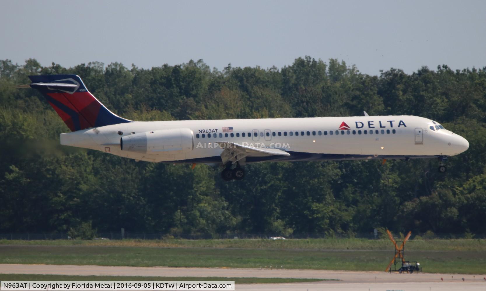 N963AT, 2001 Boeing 717-200 C/N 55024, Delta