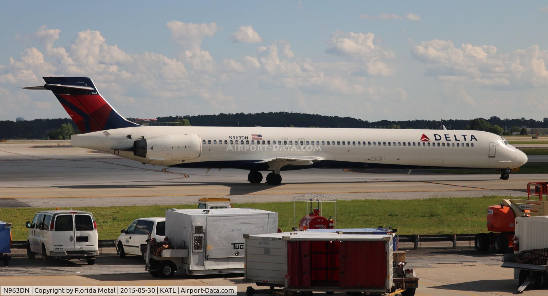 N963DN, 1998 McDonnell Douglas MD-90-30 C/N 53533, Delta