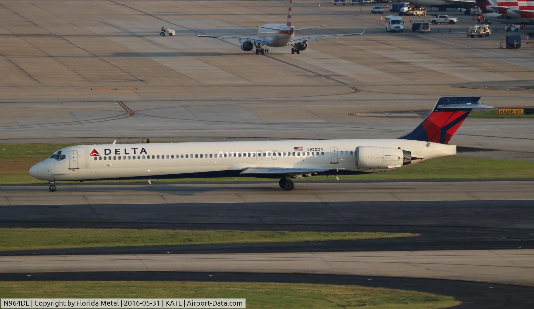 N964DL, 1990 McDonnell Douglas MD-88 C/N 49983, Delta