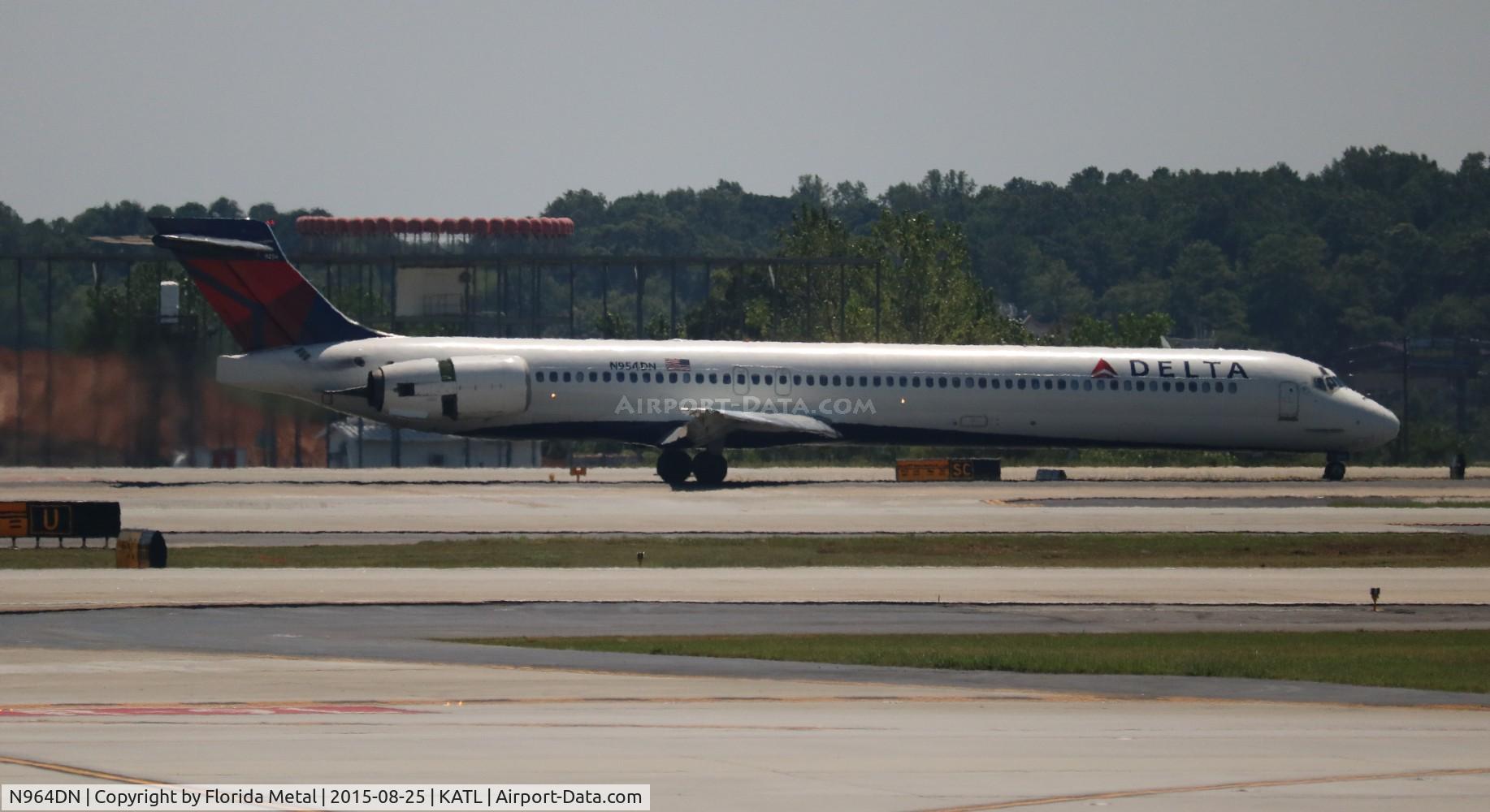 N964DN, McDonnell Douglas MD-90-30 C/N 60001, Delta