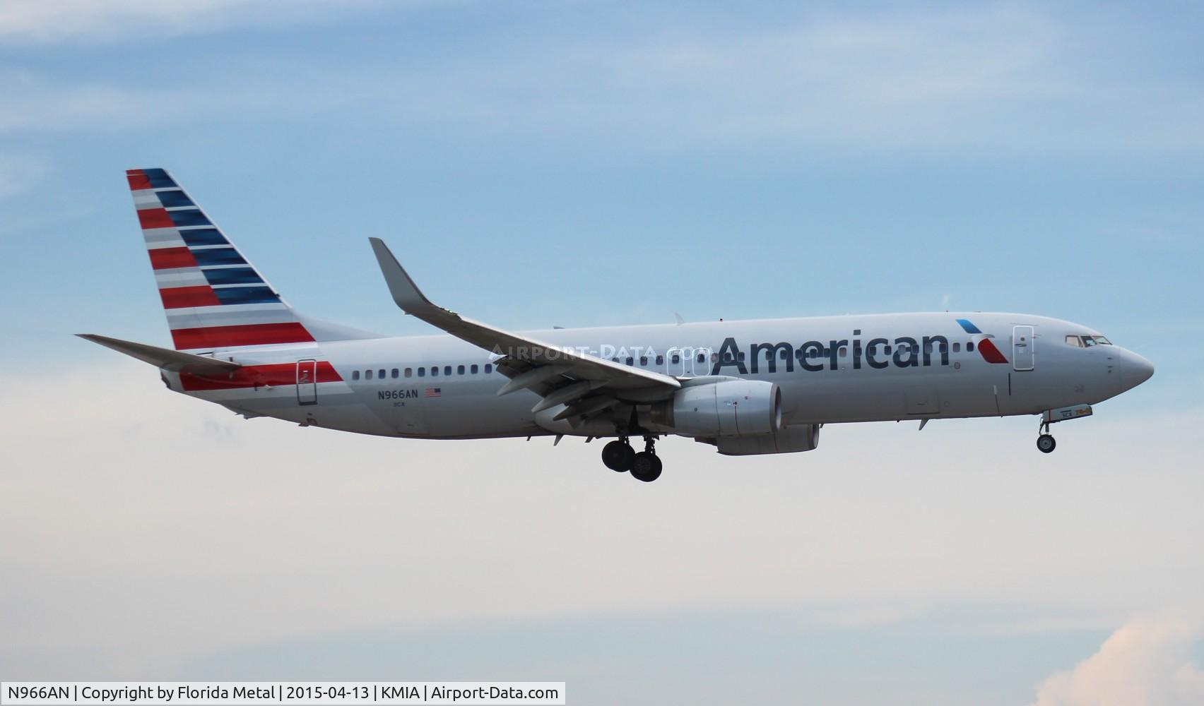 N966AN, 2001 Boeing 737-823 C/N 30094, American
