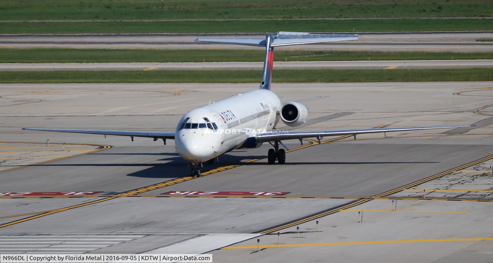 N966DL, 1990 McDonnell Douglas MD-88 C/N 53115, Delta