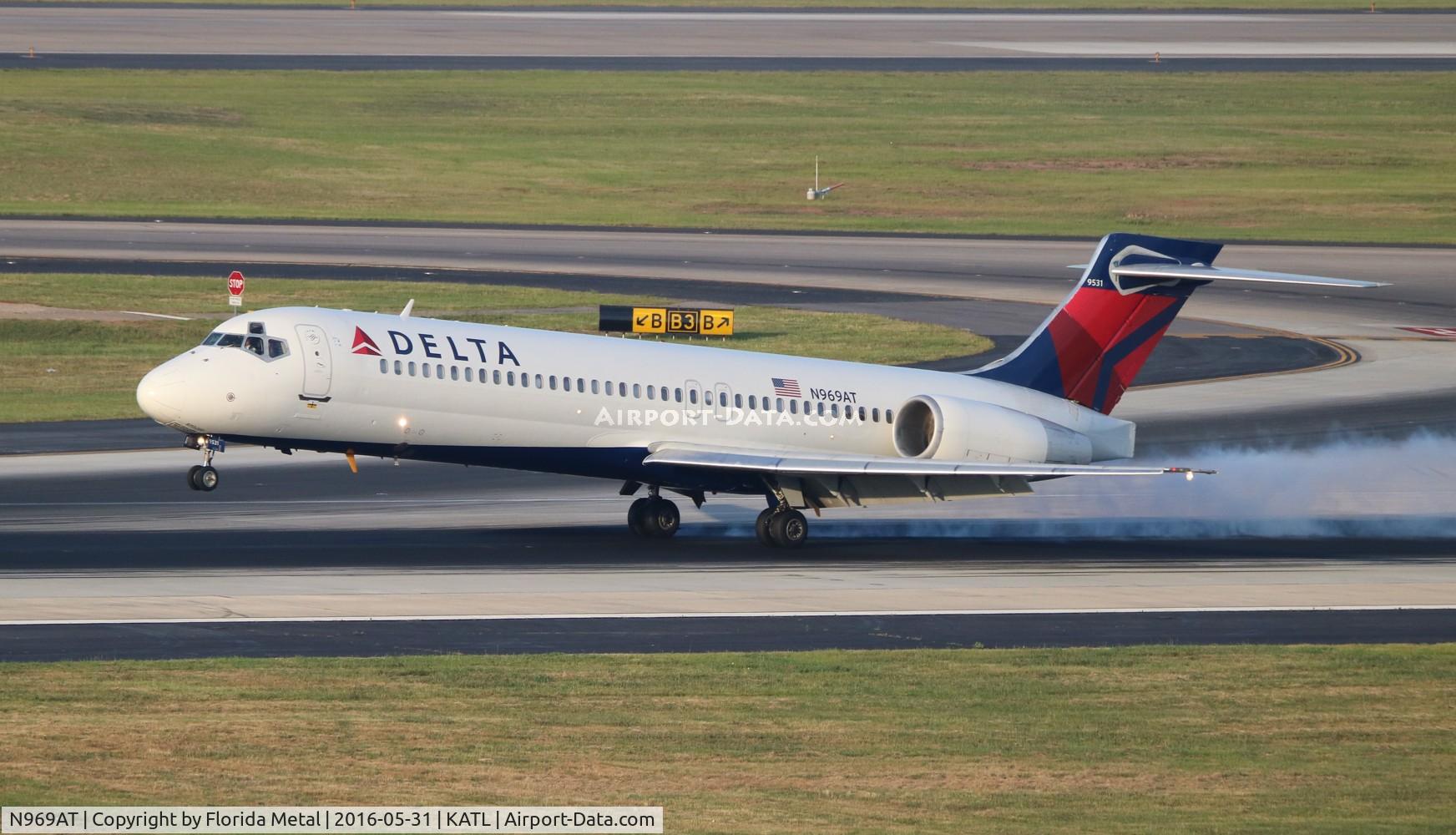 N969AT, 2001 Boeing 717-200 C/N 55030, Delta