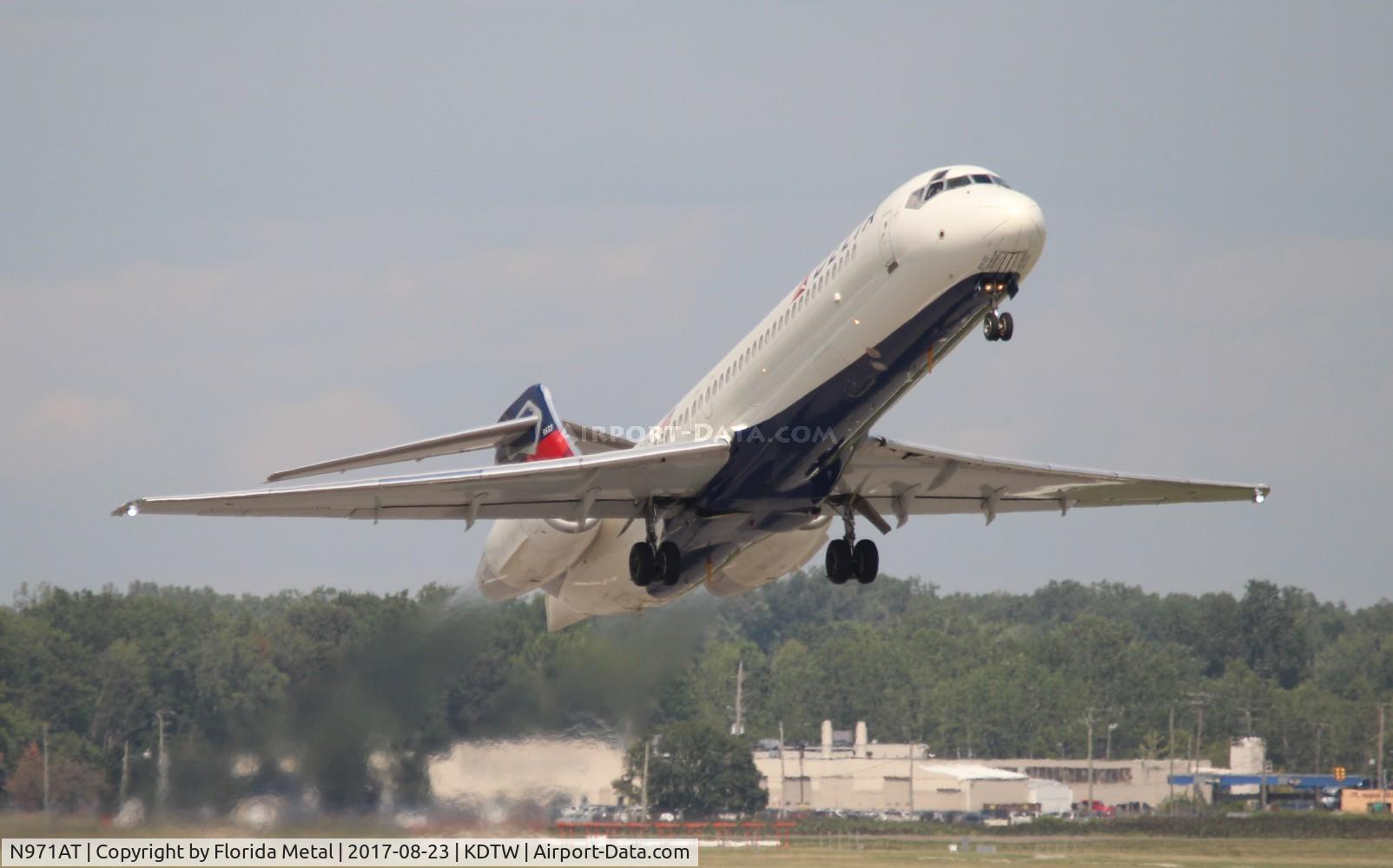 N971AT, 2001 Boeing 717-200 C/N 55032, Delta