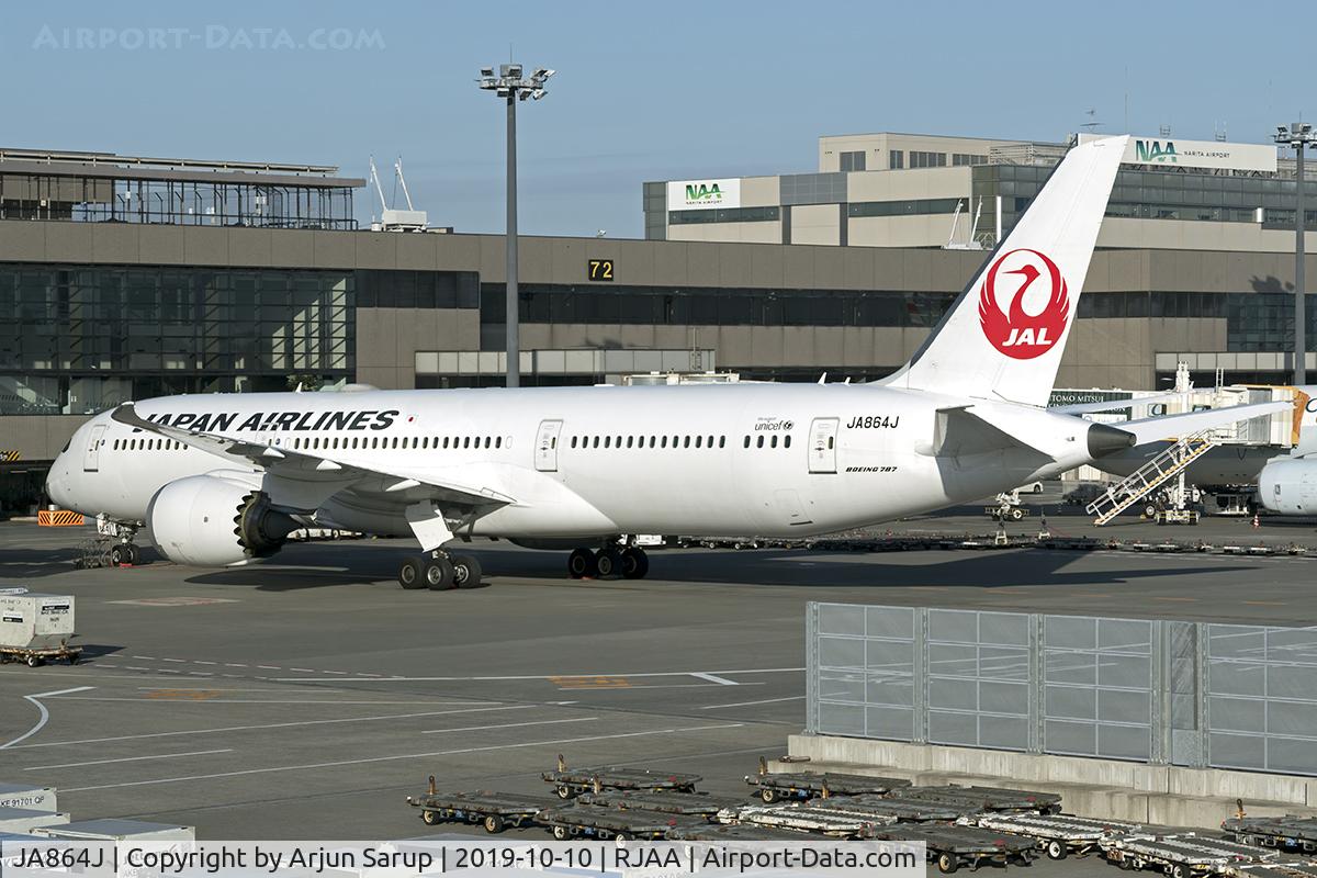 JA864J, 2016 Boeing 787-9 Dreamliner Dreamliner C/N 34858, At the gate at Narita.