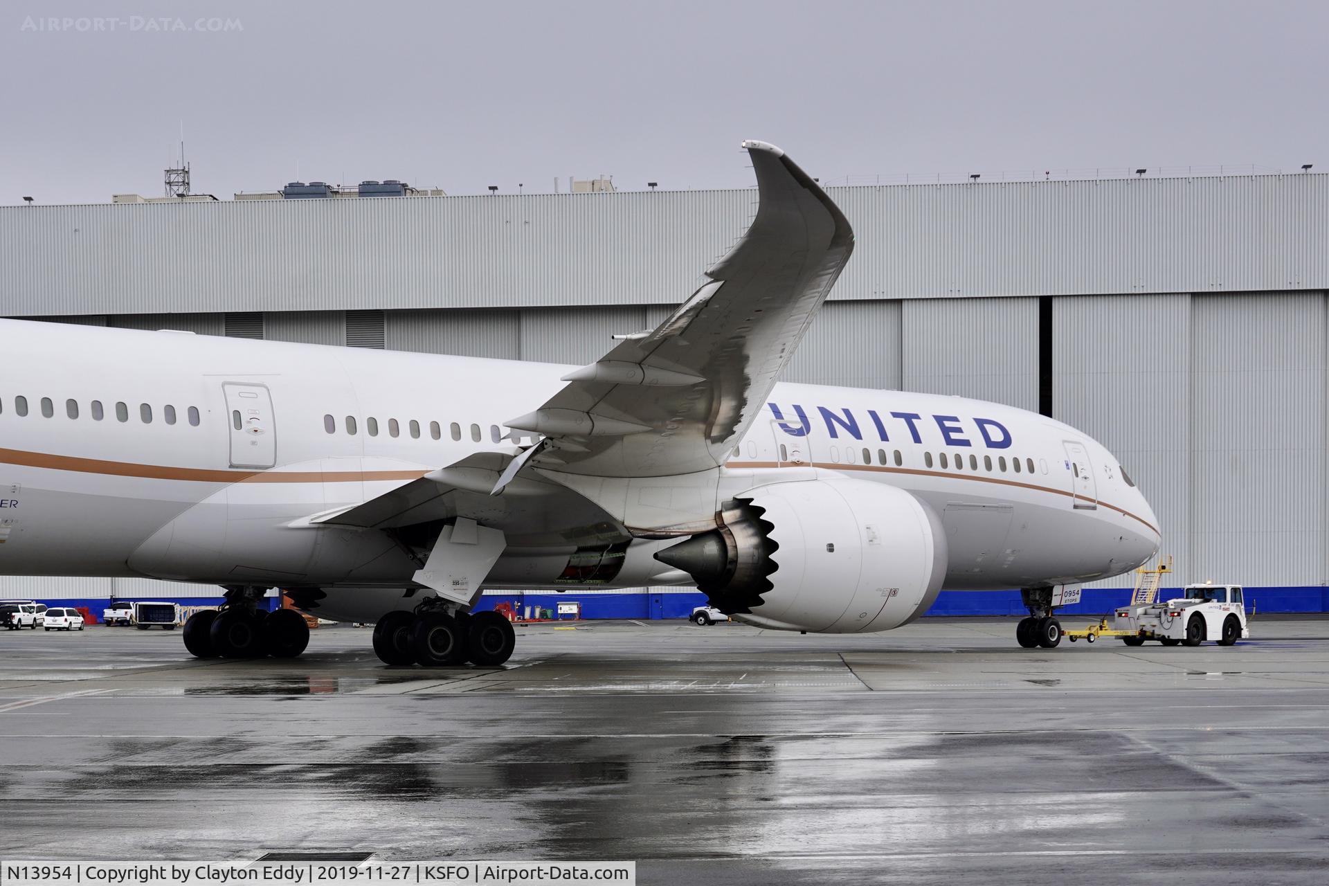 N13954, 2015 Boeing 787-9 Dreamliner C/N 36405, SFO 2019.