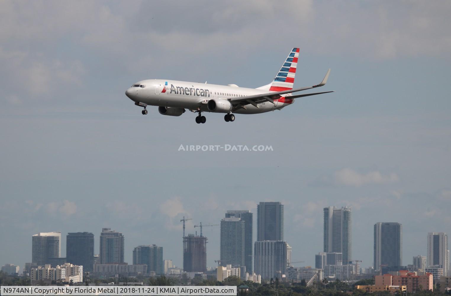 N974AN, 2001 Boeing 737-823 C/N 30098, American