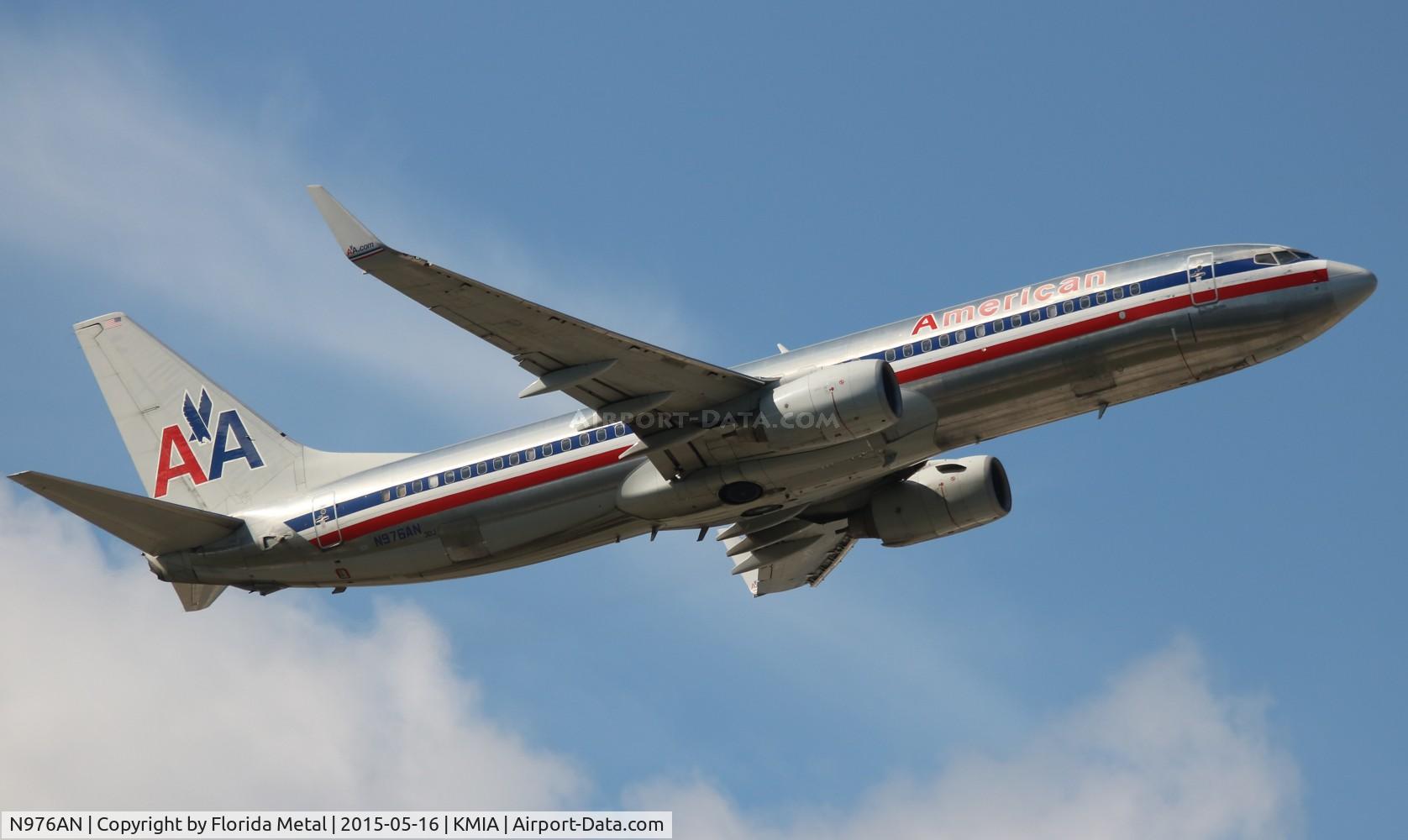 N976AN, 2001 Boeing 737-823 C/N 30099, American