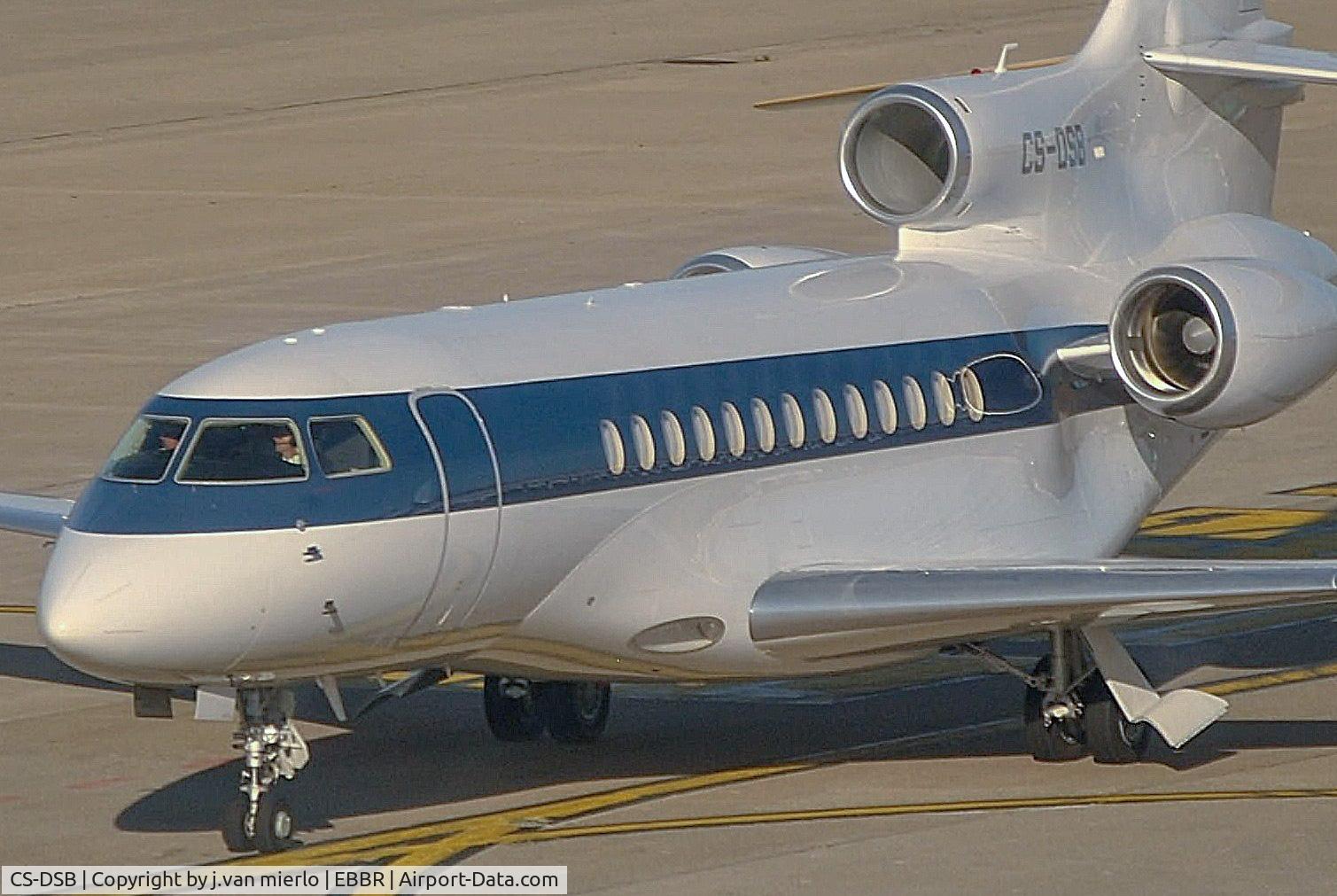CS-DSB, 2008 Dassault Falcon 7X C/N 43, Taxiing towards EBBR G.A.T. pic taken through resto-windows