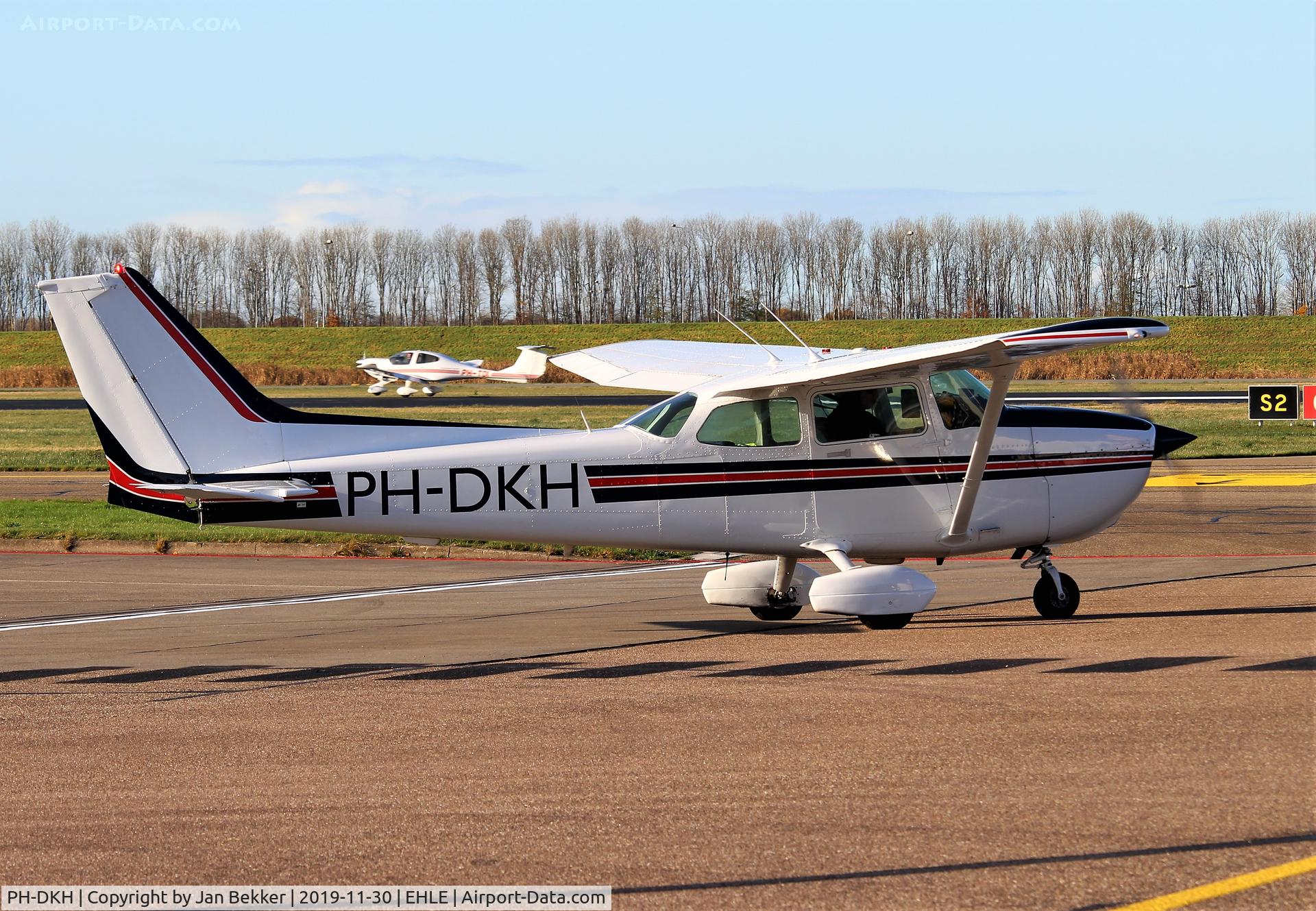 PH-DKH, Cessna 172P C/N 17275655, Lelystad Airport