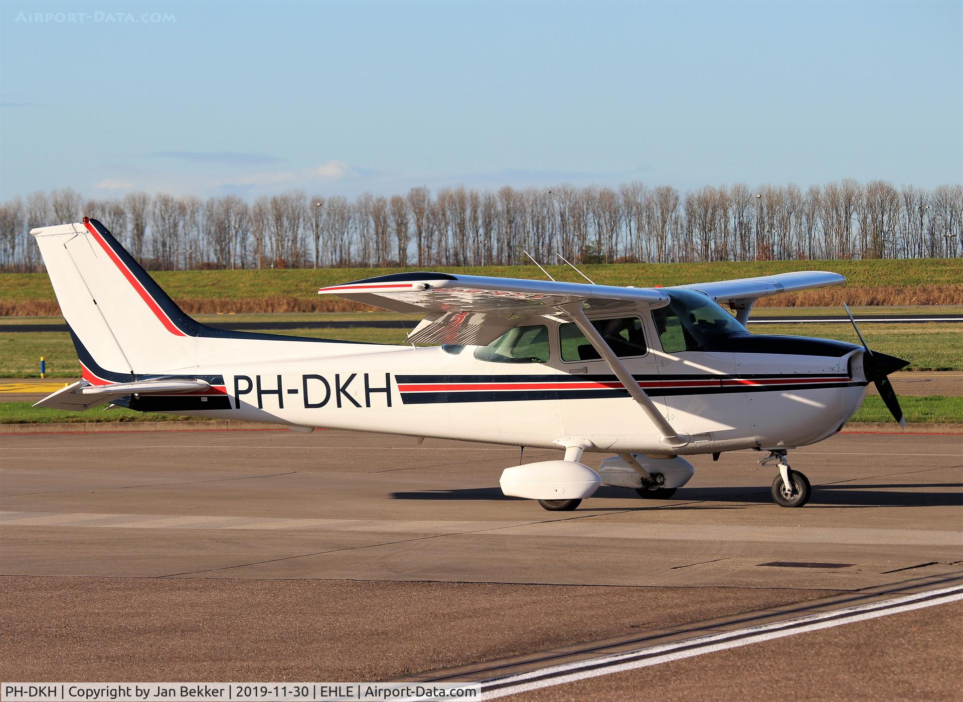 PH-DKH, Cessna 172P C/N 17275655, Lelystad Airport