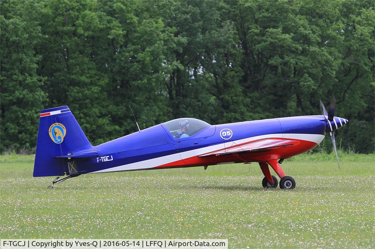 F-TGCJ, Extra EA-330SC C/N 05, Extra 330SC, French Air Force aerobatic team, Taxiing to parking area, La Ferté-Alais (LFFQ) air show 2016