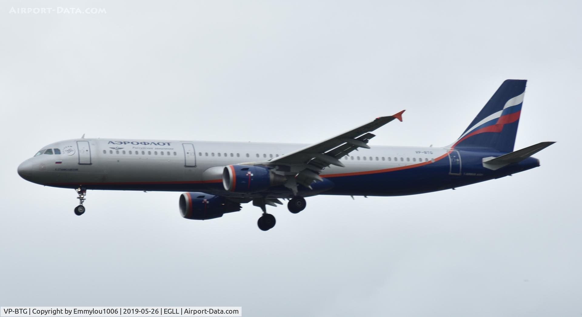 VP-BTG, Boeing 737-522 C/N 25383/2146, STANDING END OF LONDON HEATHROW RUN WAY