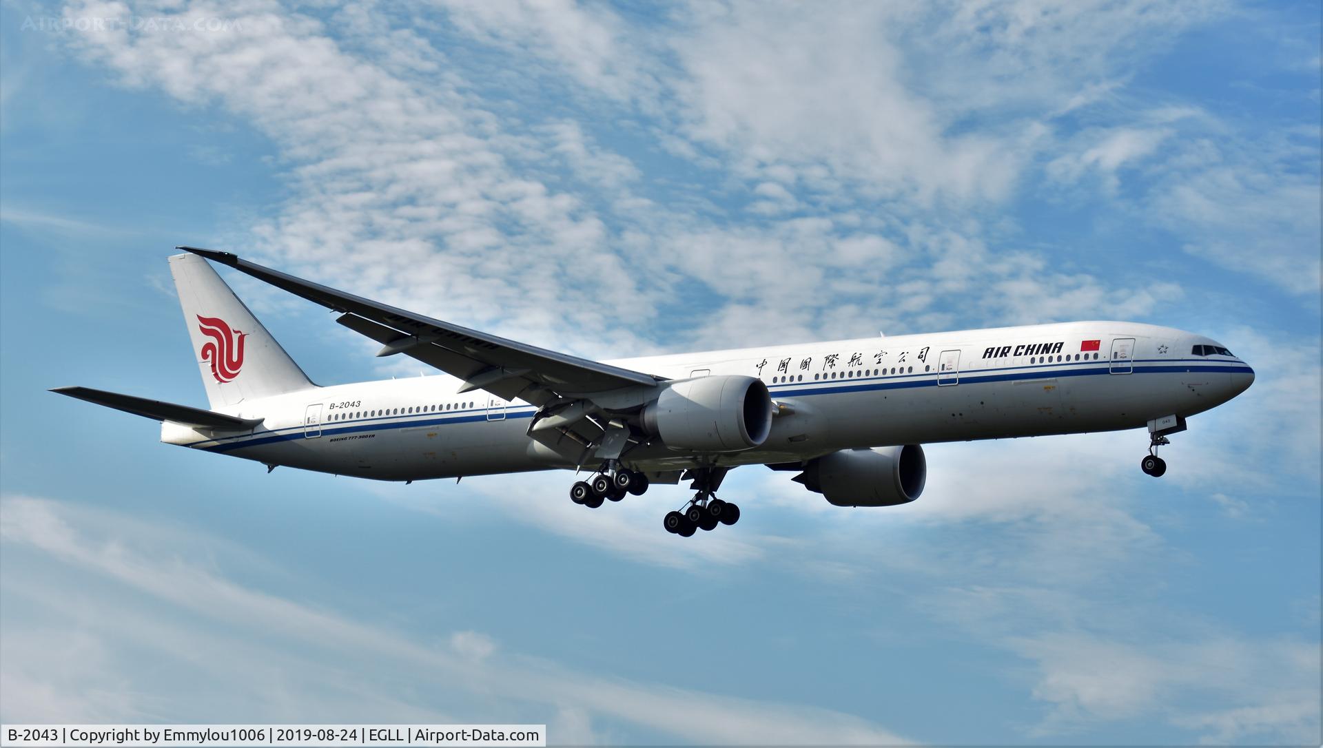 B-2043, 2013 Boeing 777-39L/ER C/N 41441, STANDING ON THE END OF LHR RUNWAY