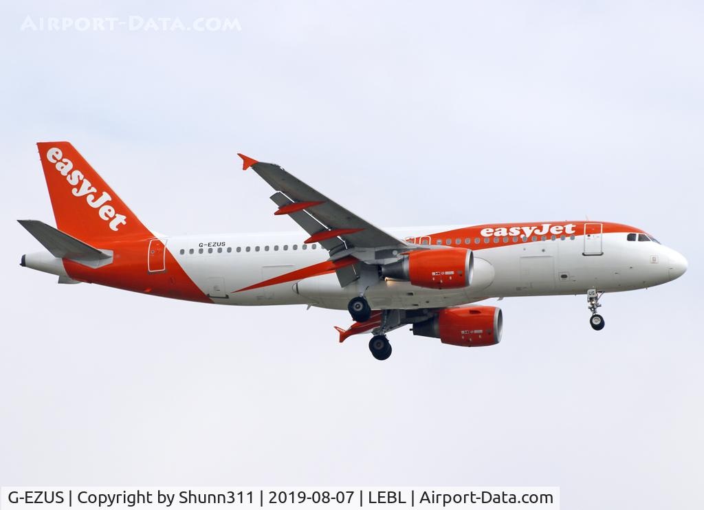 G-EZUS, 2012 Airbus A320-214 C/N 5104, Landing rwy 07L in new c/s