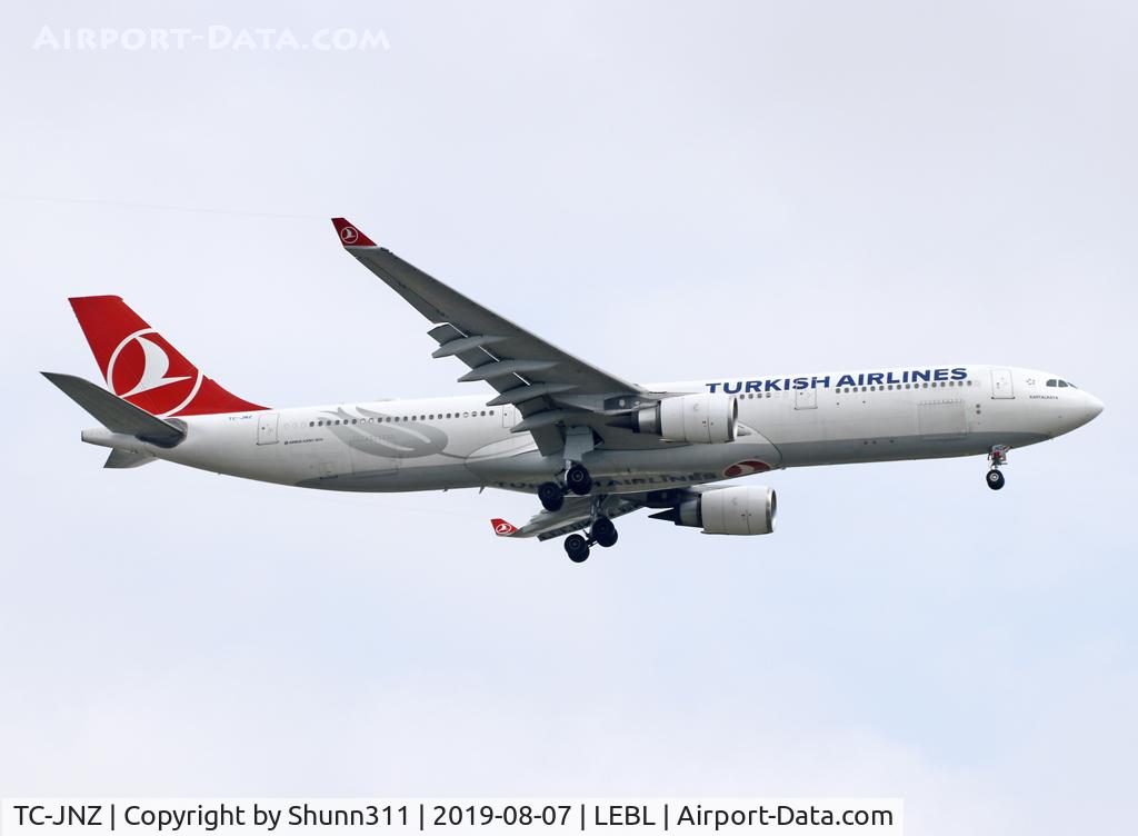 TC-JNZ, 2013 Airbus A330-303 C/N 1487, Landing rwy 07L