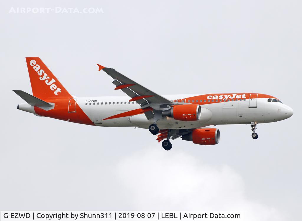 G-EZWD, 2012 Airbus A320-214 C/N 5249, Landing rwy 07L in new c/s
