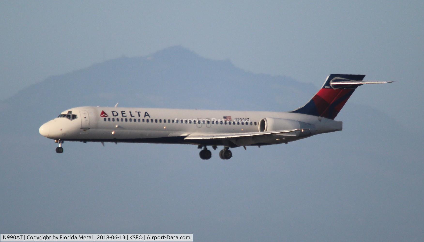 N990AT, 2001 Boeing 717-200 C/N 55134, Delta