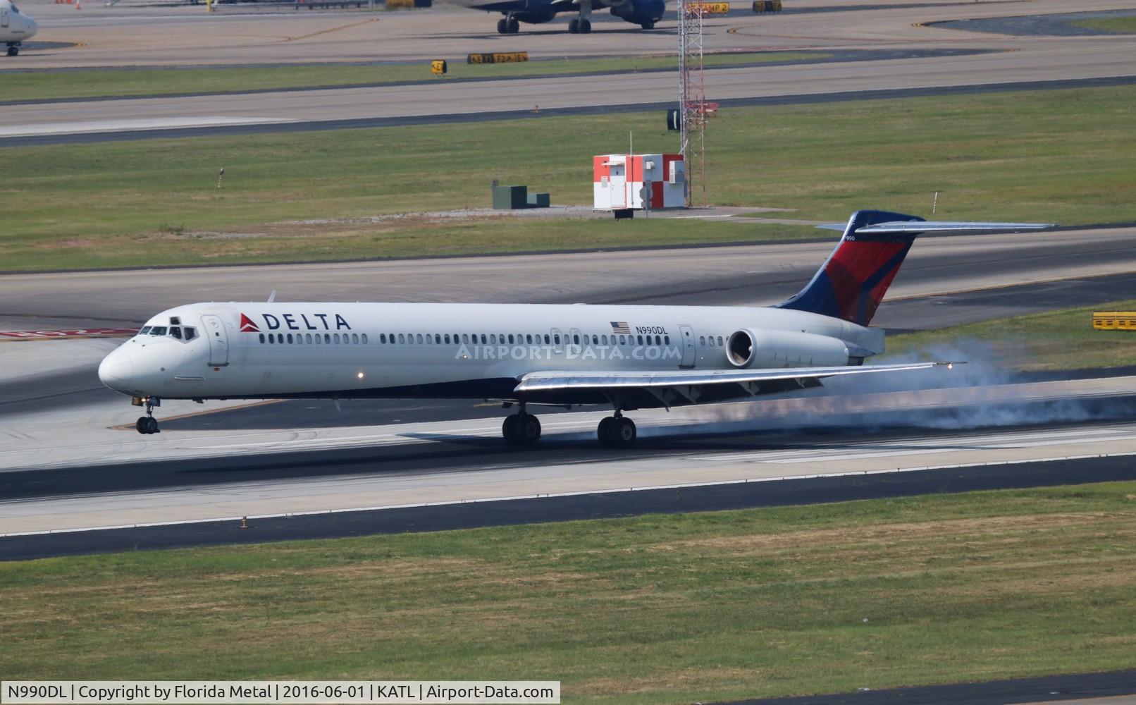 N990DL, 1991 McDonnell Douglas MD-88 C/N 53342, Delta