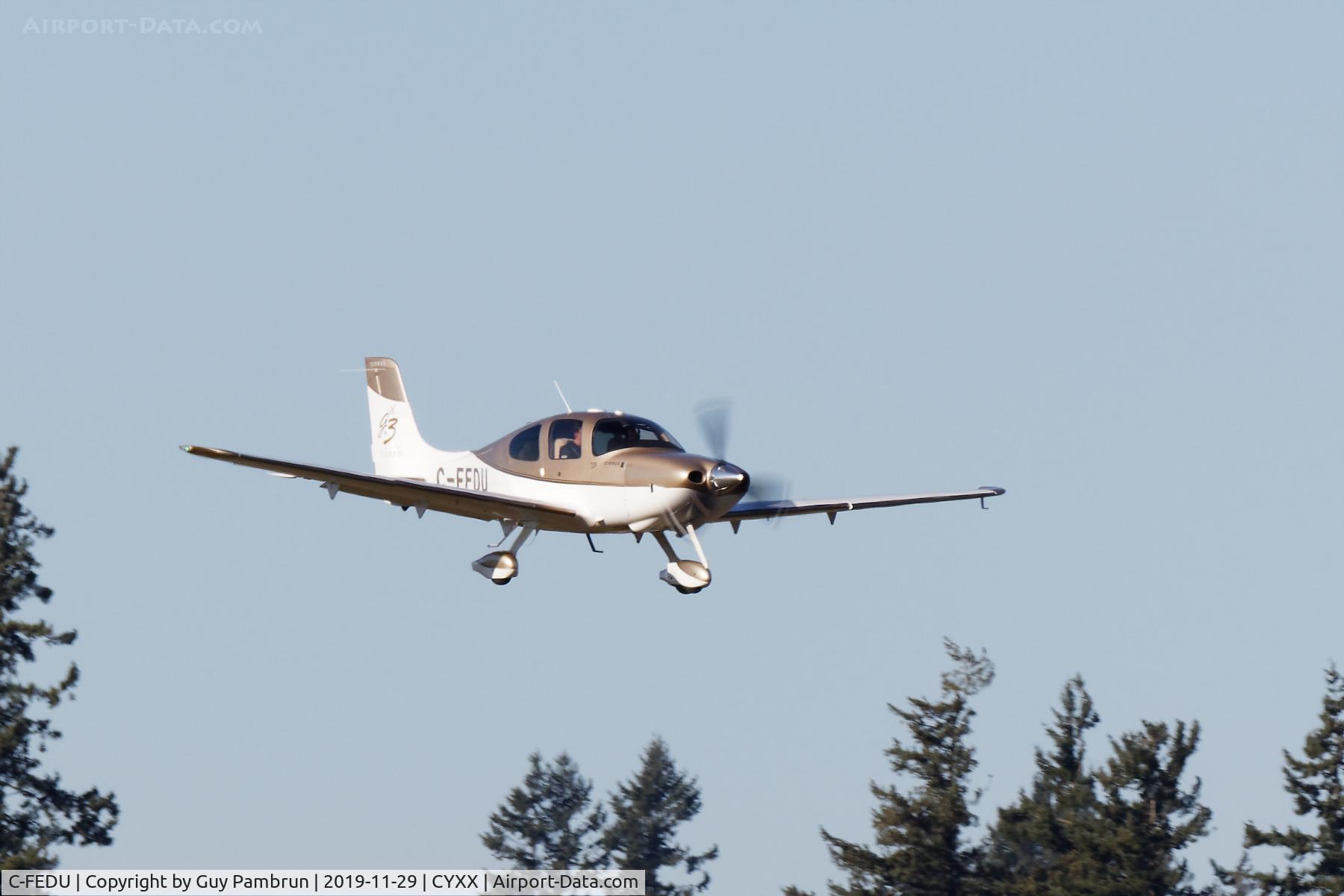 C-FEDU, 2007 Cirrus SR22 C/N 2550, Landing