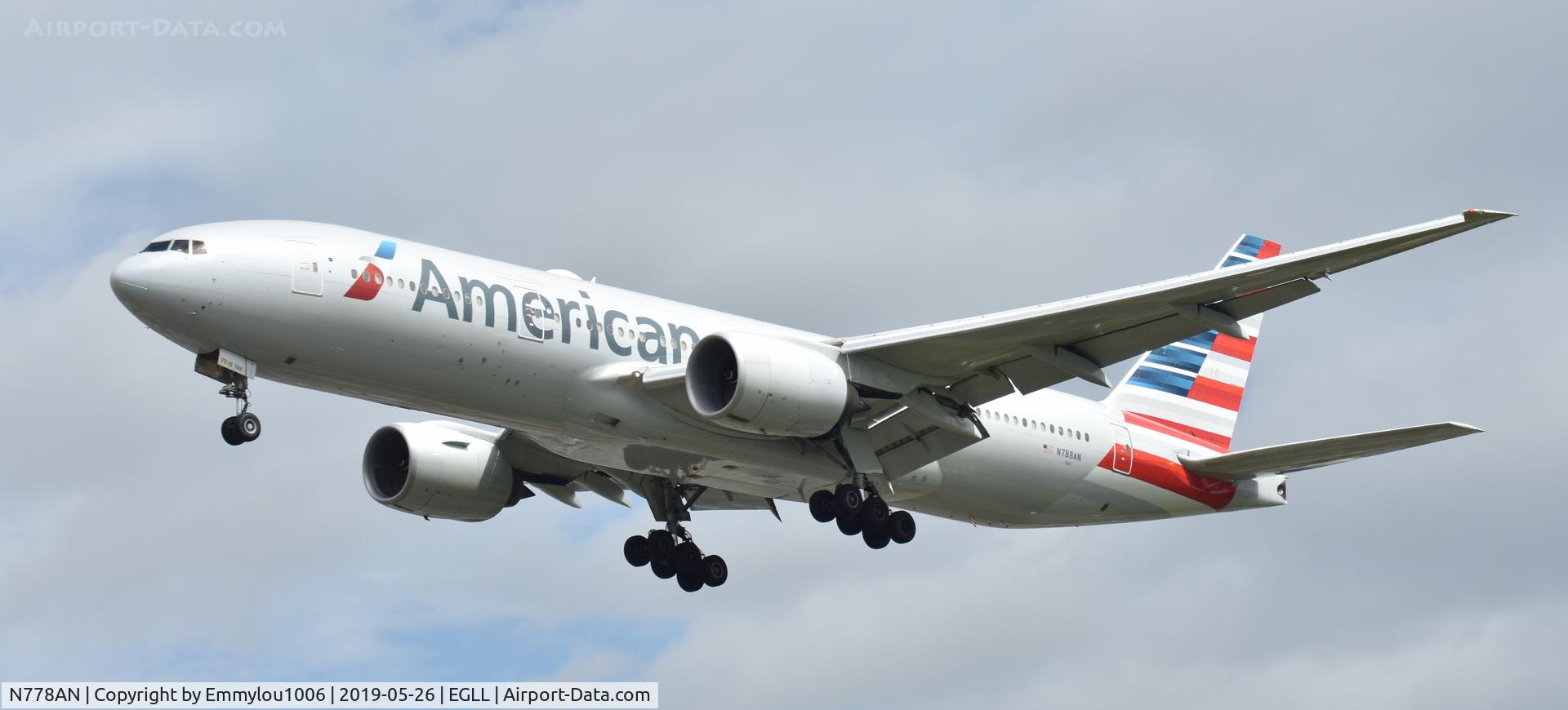 N778AN, 1999 Boeing 777-223 C/N 29587, STANDING ON THE END OF LHR RUNWAY