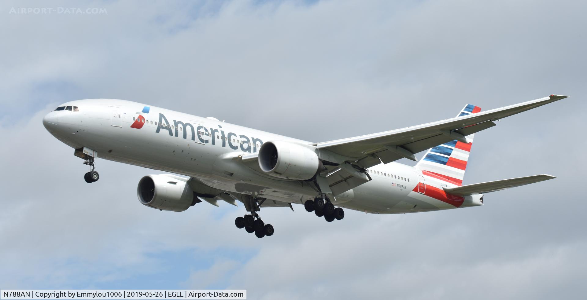 N788AN, 2000 Boeing 777-223 C/N 30011, STANDING ON THE END OF LHR RUNWAY