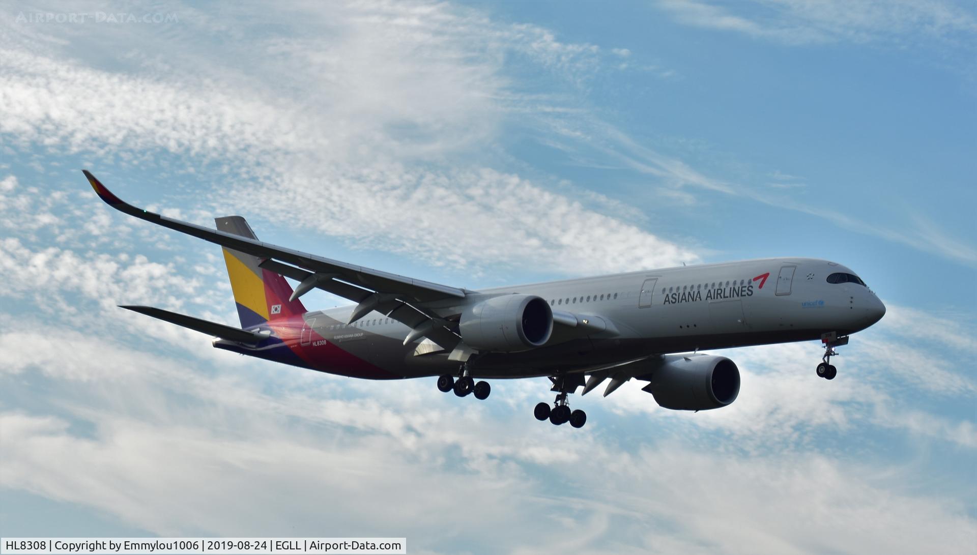 HL8308, 2018 Airbus A350-941 C/N 0218, STANDING ON THE END OF LHR RUNWAY