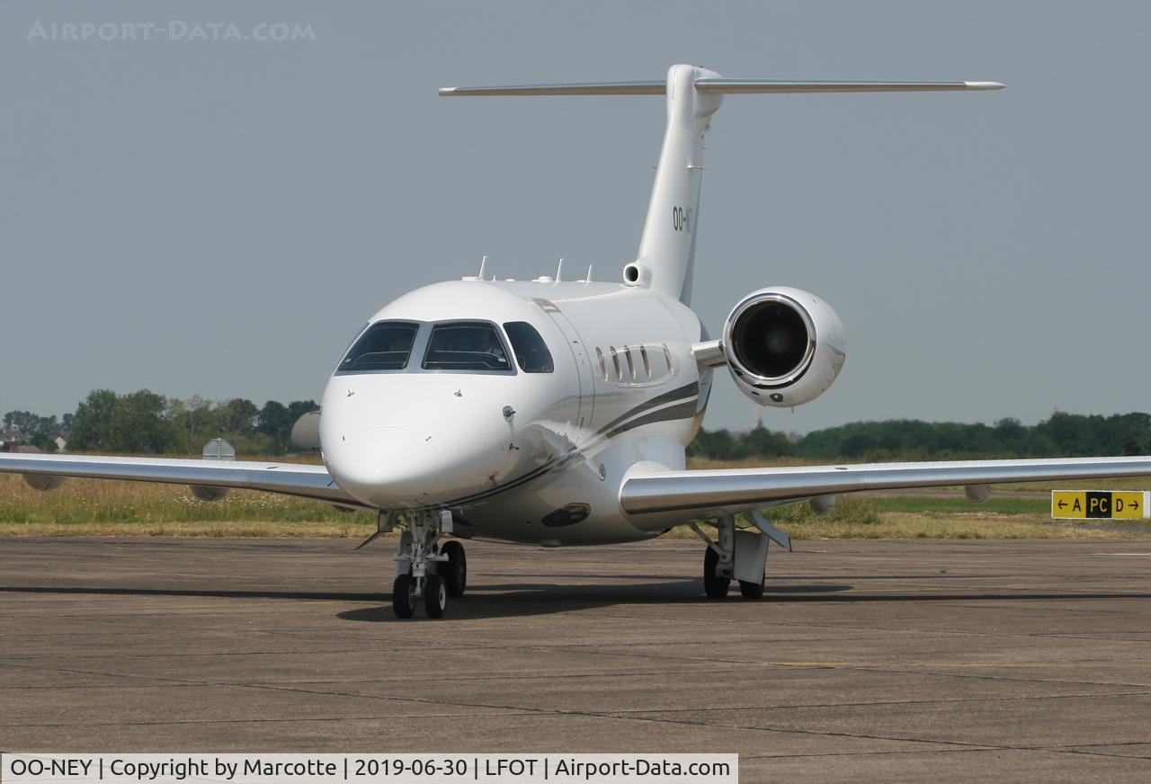 OO-NEY, 2015 Embraer EMB-545 Legacy 450 C/N 55010003, Taxiing to apron.