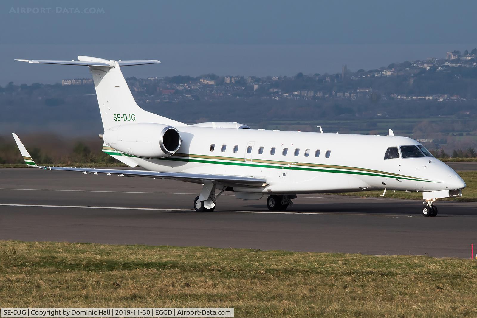SE-DJG, 2008 Embraer EMB-135BJ Legacy C/N 14501042, Departing RWY 09