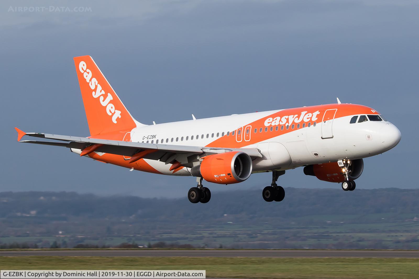 G-EZBK, 2007 Airbus A319-111 C/N 3041, Landing RWY 09