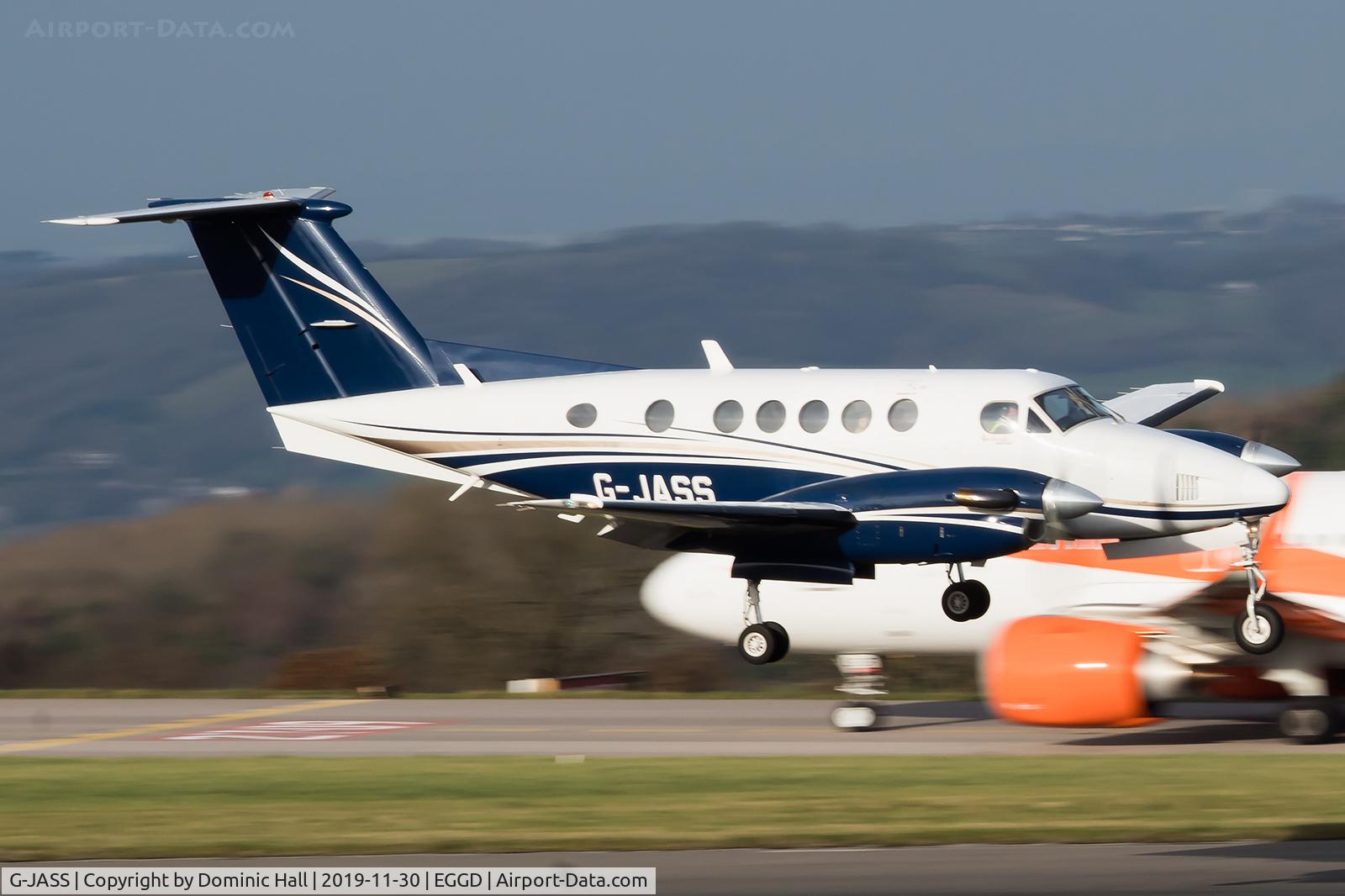 G-JASS, 1981 Beechcraft B200 Super King Air C/N BB-983, landing RWY 09
