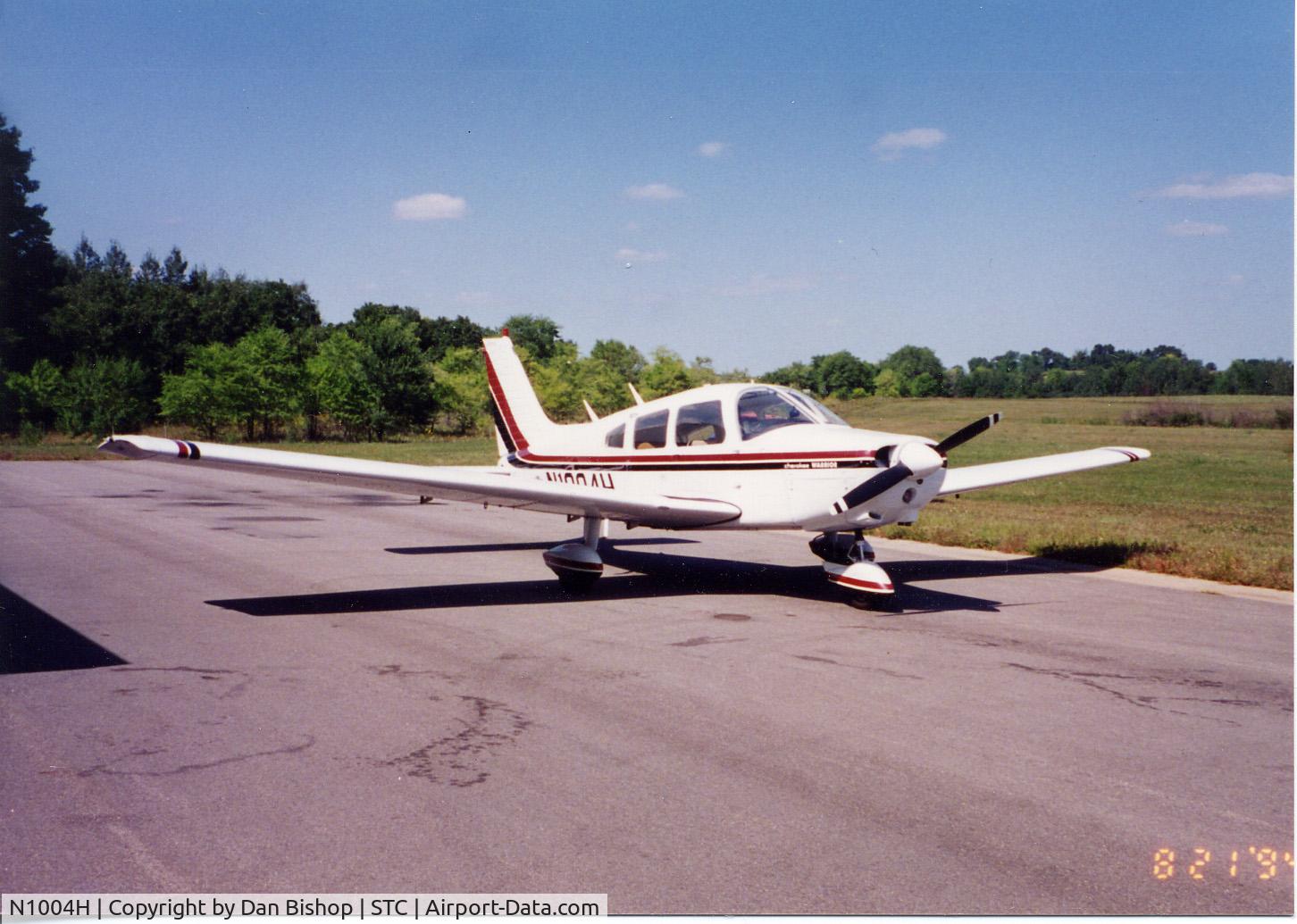 N1004H, 1976 Piper PA-28-151 Cherokee Warrior C/N 28-7715301, N1004H taken at St Cloud, MN Aug 1994