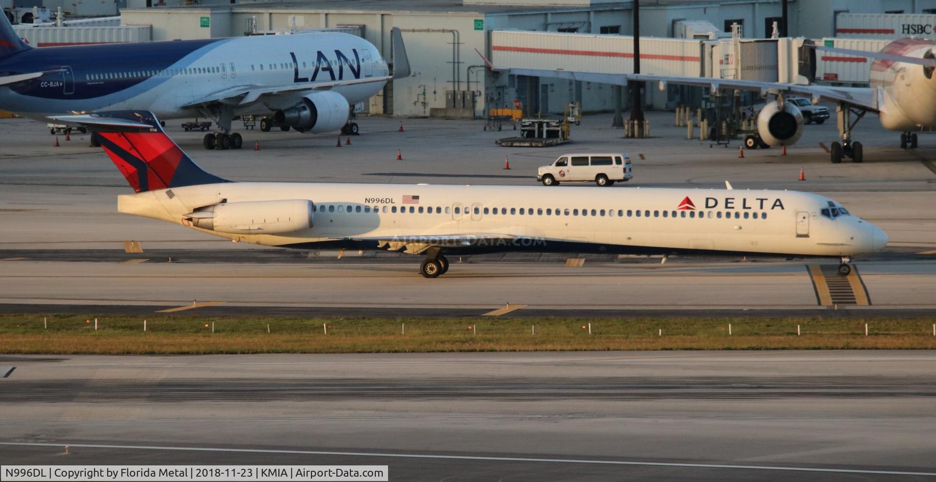 N996DL, 1991 McDonnell Douglas MD-88 C/N 53363, Delta at MIA
