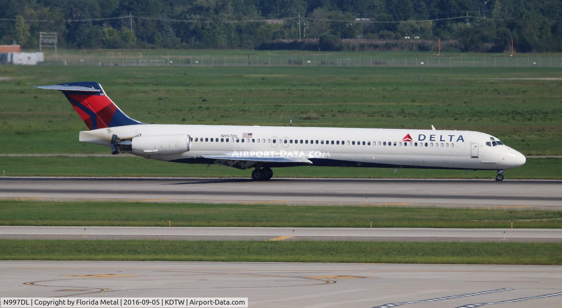 N997DL, 1992 McDonnell Douglas MD-88 C/N 53364, Delta at DTW