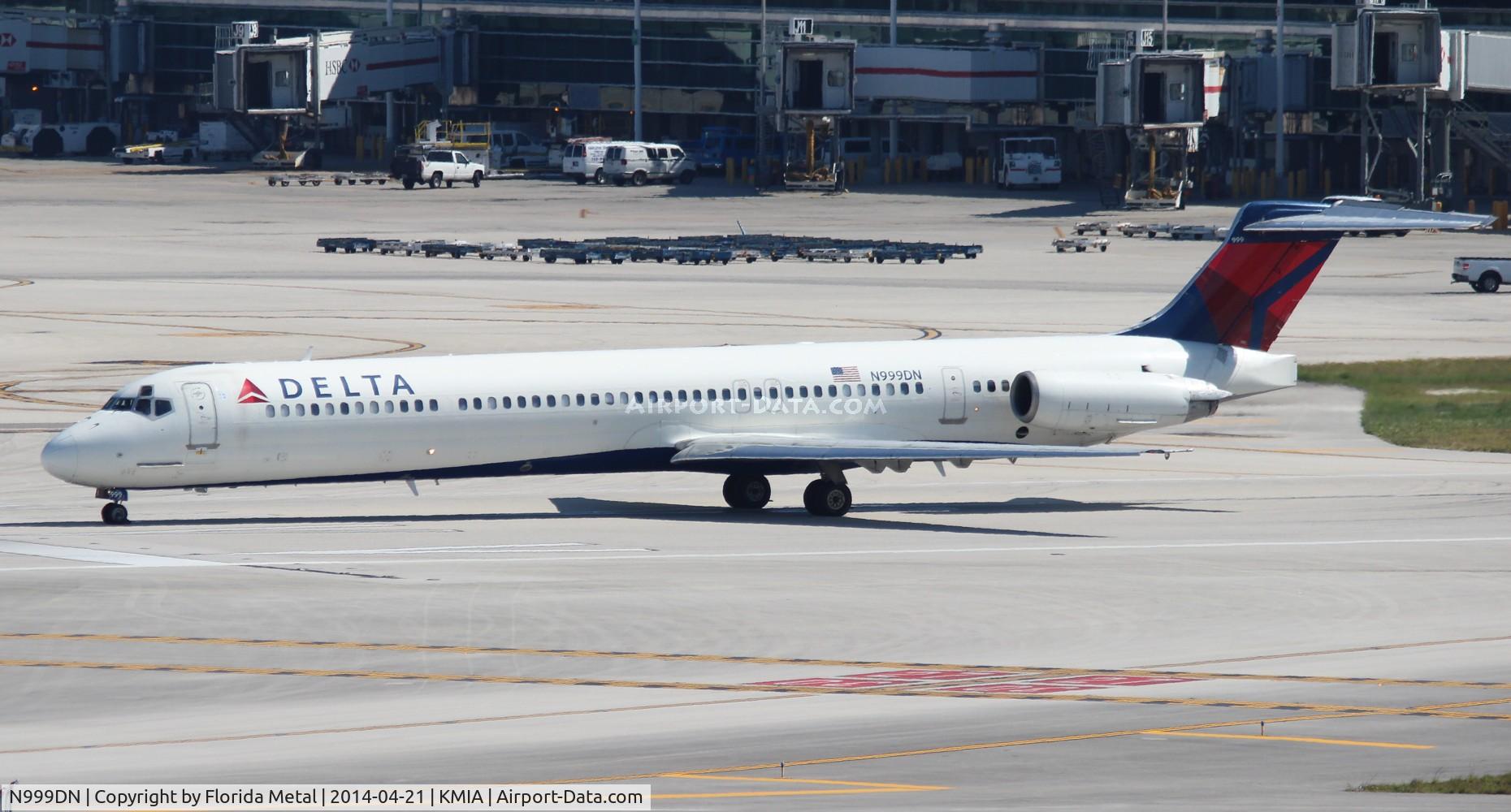 N999DN, 1992 McDonnell Douglas MD-88 C/N 53371, Delta