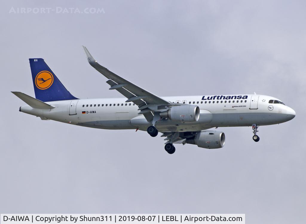 D-AIWA, 2017 Airbus A320-214 C/N 7681, Landing rwy 07L