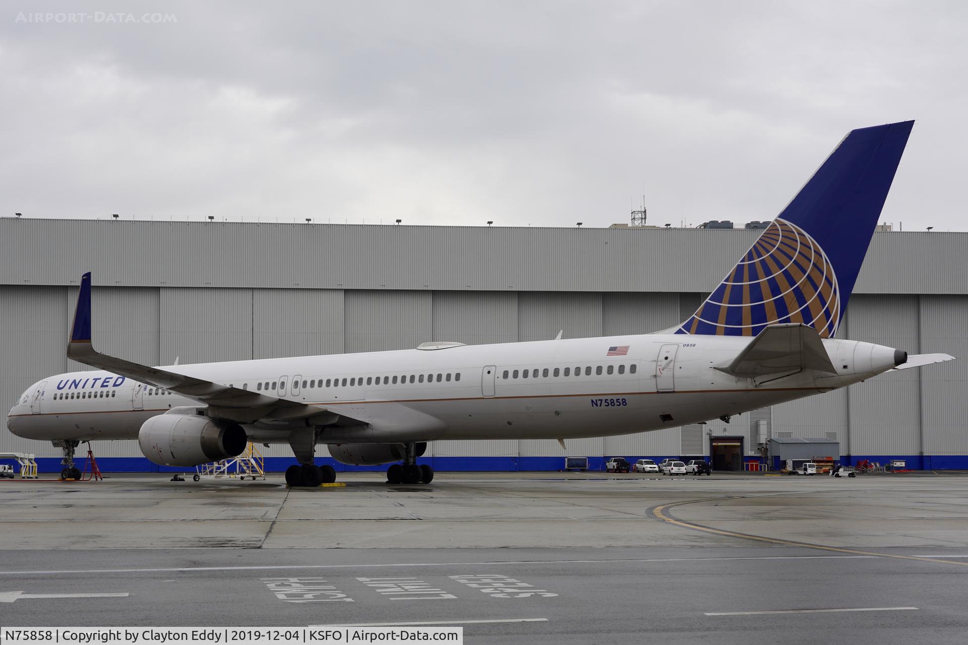 N75858, 2004 Boeing 757-324 C/N 32817, SFO 2019.