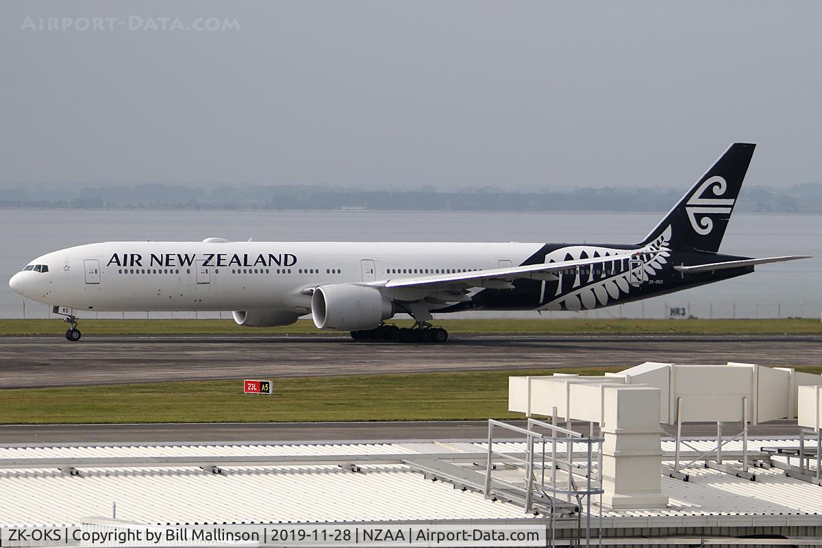 ZK-OKS, 2014 Boeing 777-306/ER C/N 44547, rolling