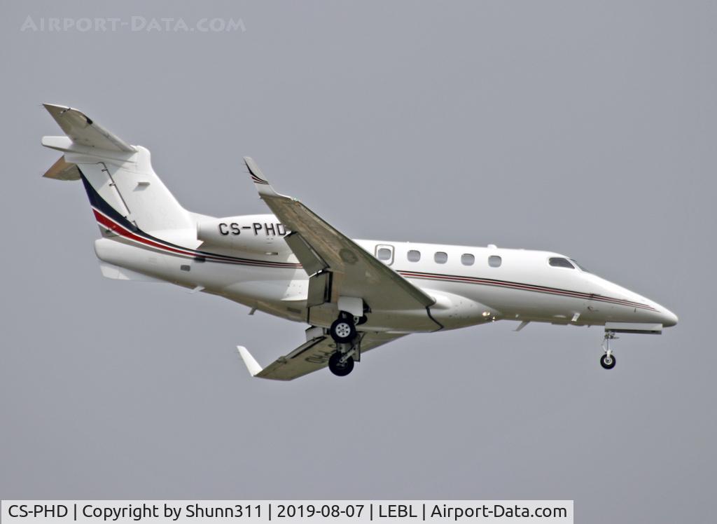 CS-PHD, 2014 Embraer EMB-505 Phenom 300 C/N 50500225, Landing rwy 07L
