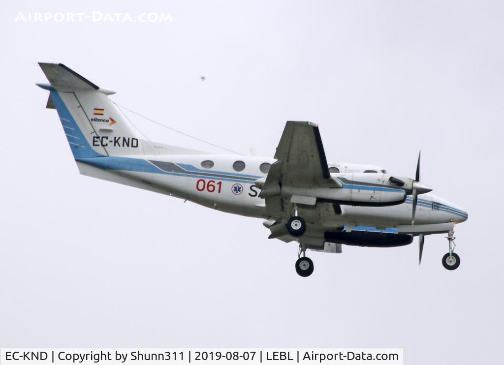 EC-KND, 1997 Raytheon B200 King Air C/N BB-1564, Landing rwy 07L with additional 061/SAMU titles