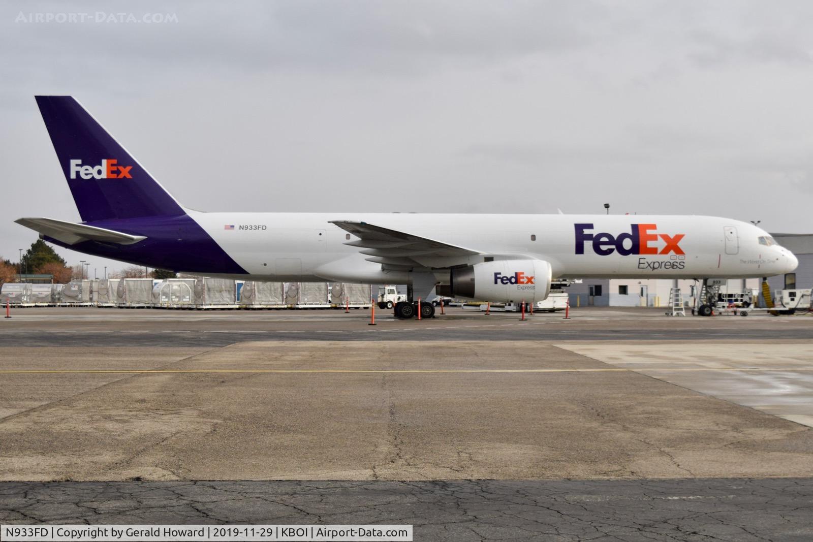 N933FD, 1998 Boeing 757-200 C/N 24330, Parked on the Fed Ex ramp.