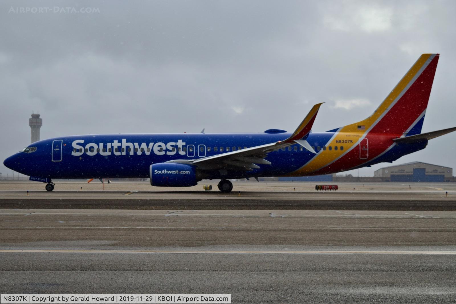 N8307K, 2012 Boeing 737-8H4 C/N 36987, On RWY 10L.