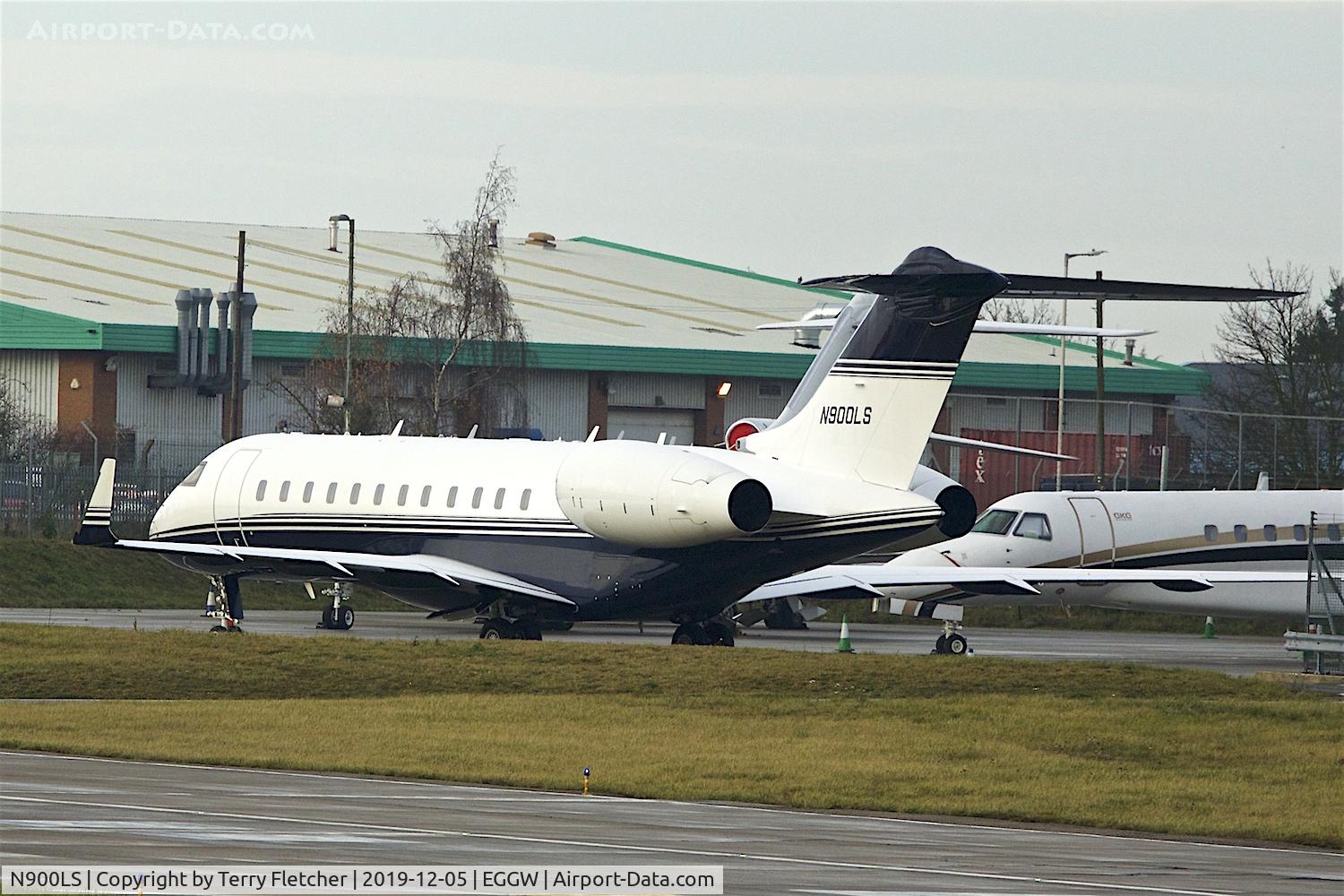N900LS, 2006 Bombardier BD-700-1A11 Global 5000 C/N 9216, At Luton