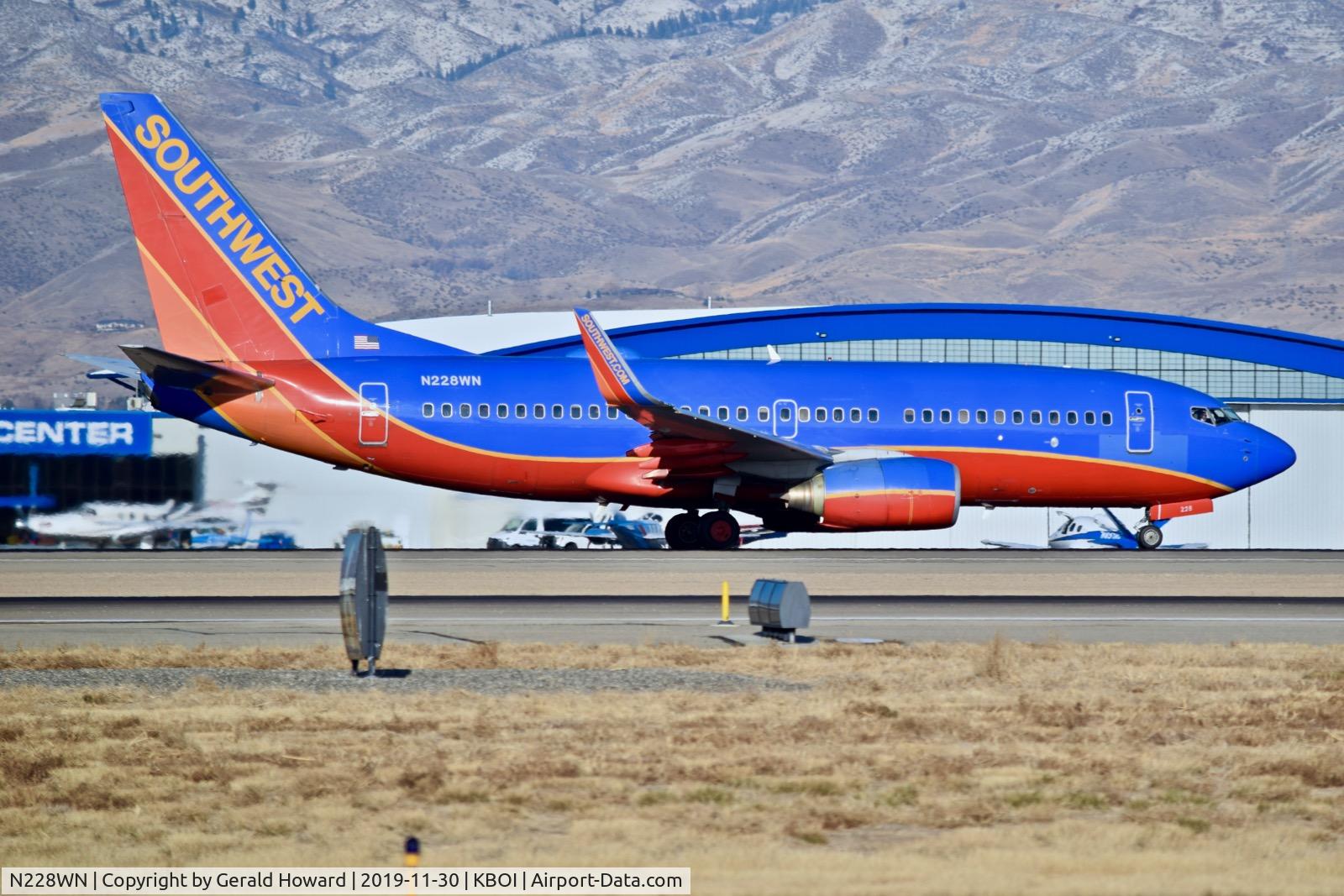 N228WN, 2005 Boeing 737-7H4 C/N 32496, Take off on 10L.