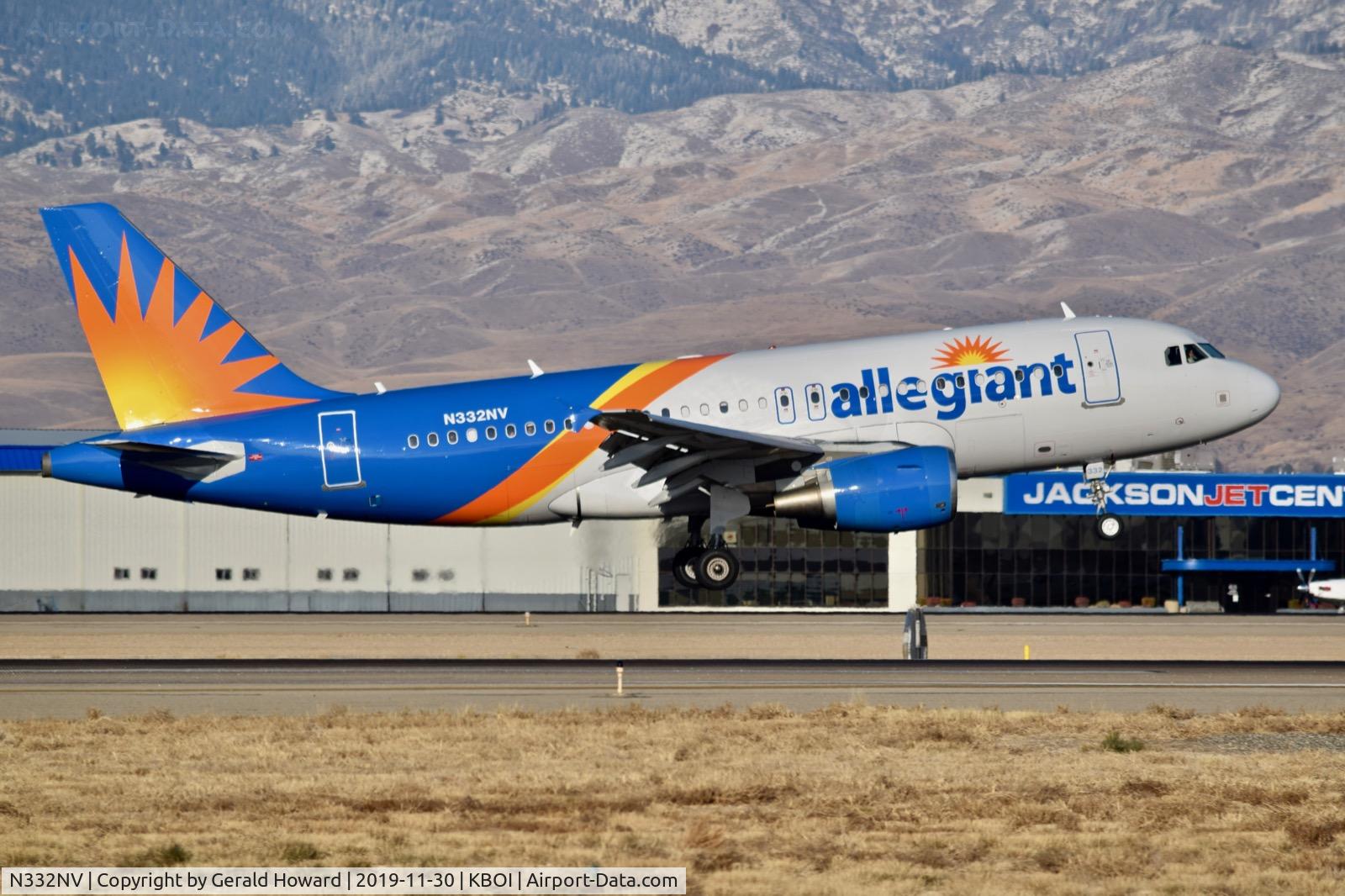 N332NV, 2005 Airbus A319-111 C/N 2638, Landing 10L.