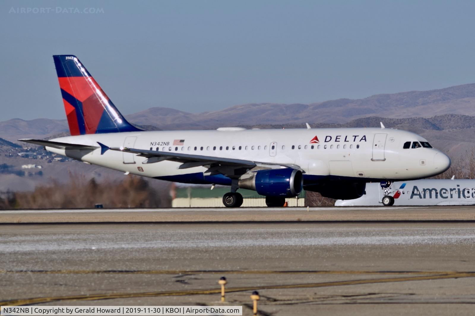 N342NB, 2002 Airbus A319-114 C/N 1746, Take off run on 10L.