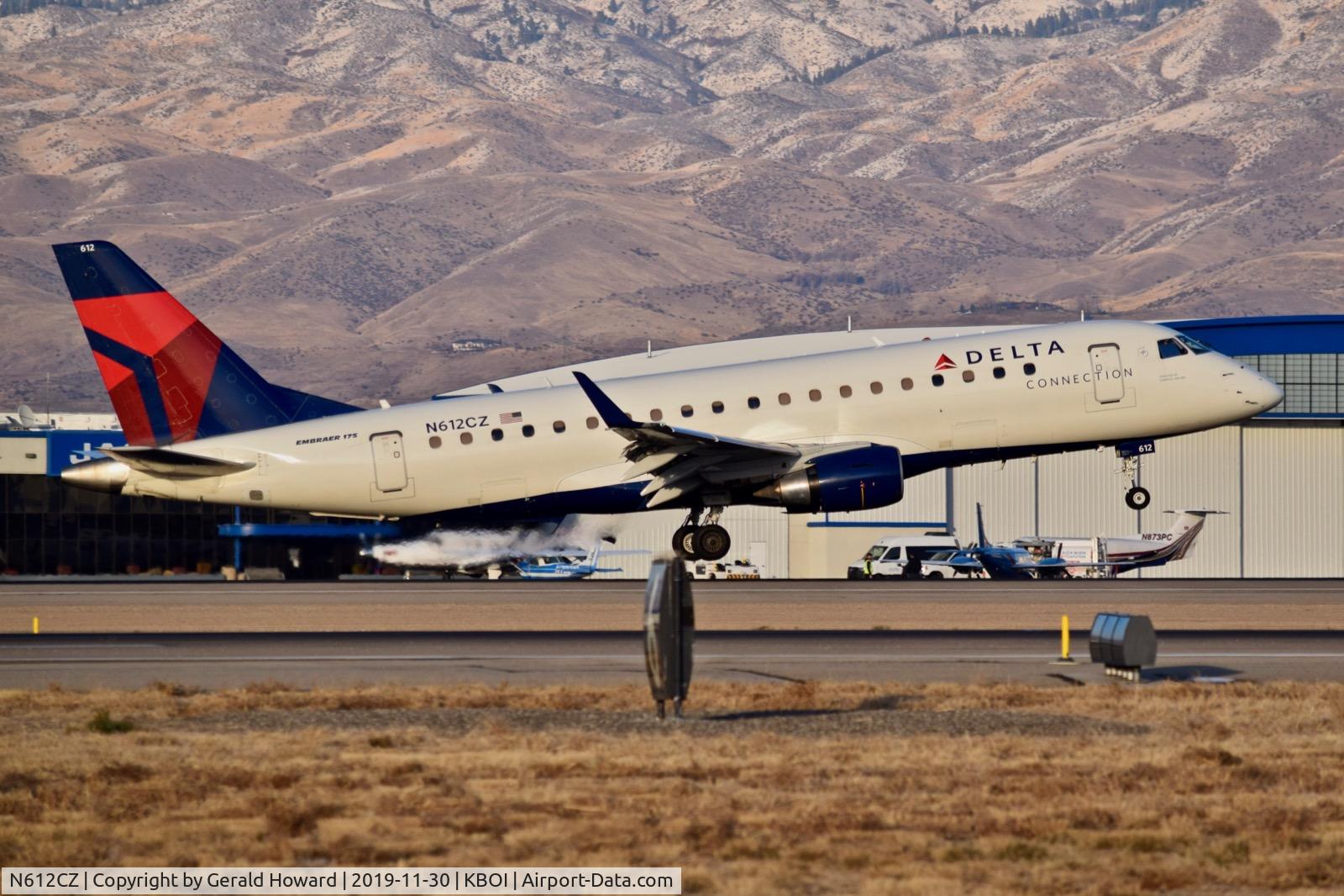 N612CZ, 2007 Embraer 175LR (ERJ-170-200LR) C/N 17000201, Take off from 10L.