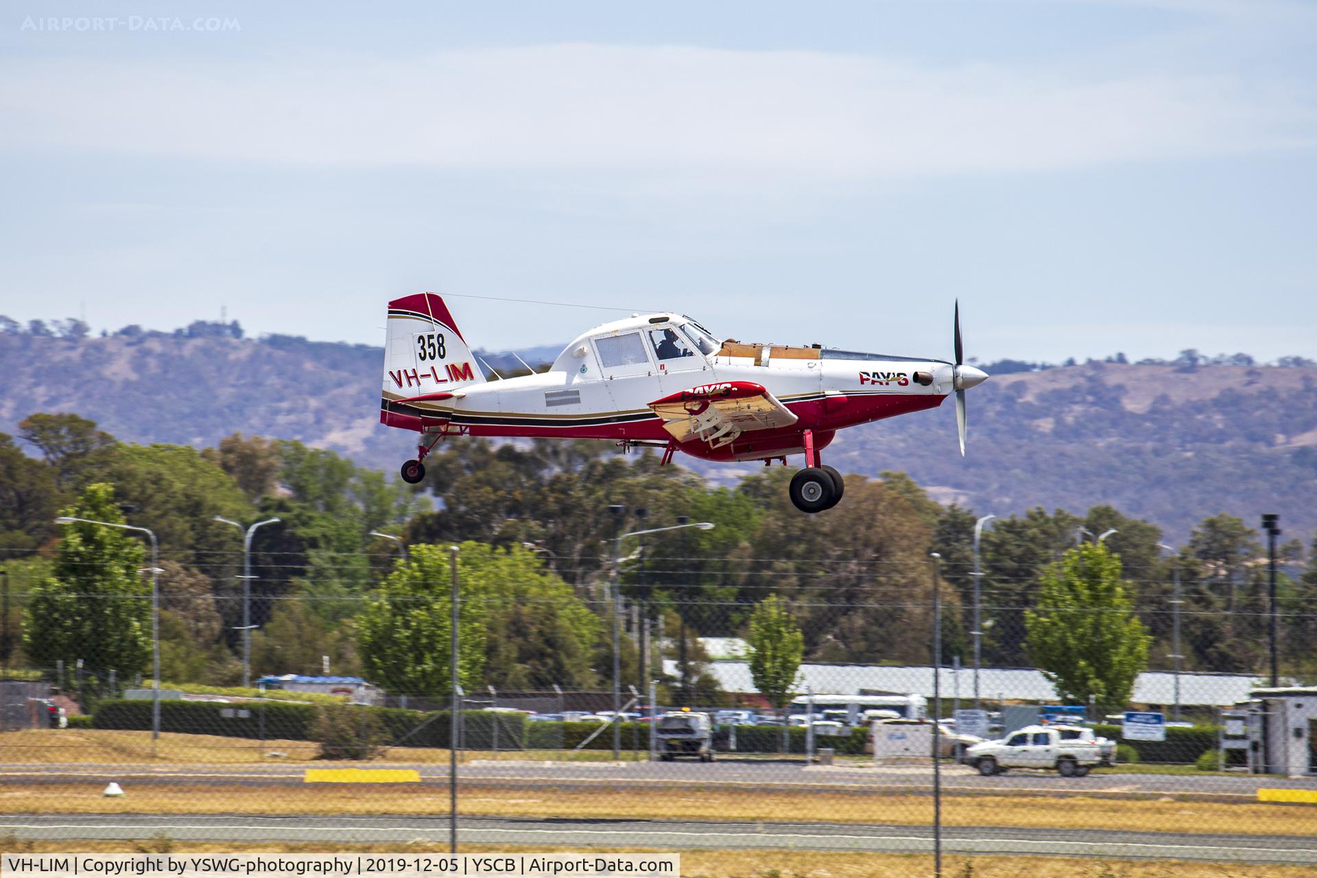 VH-LIM, 1993 Air Tractor Inc AT-802 C/N 802-0007, Pays Air Services (VH-LIM) Air Tractor AT-802 departing Canberra Airport