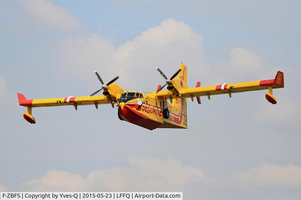 F-ZBFS, Canadair CL-215-6B11 CL-415 C/N 2001, Canadair CL-415, On display, La Ferté-Alais airfield (LFFQ) Air show 2015