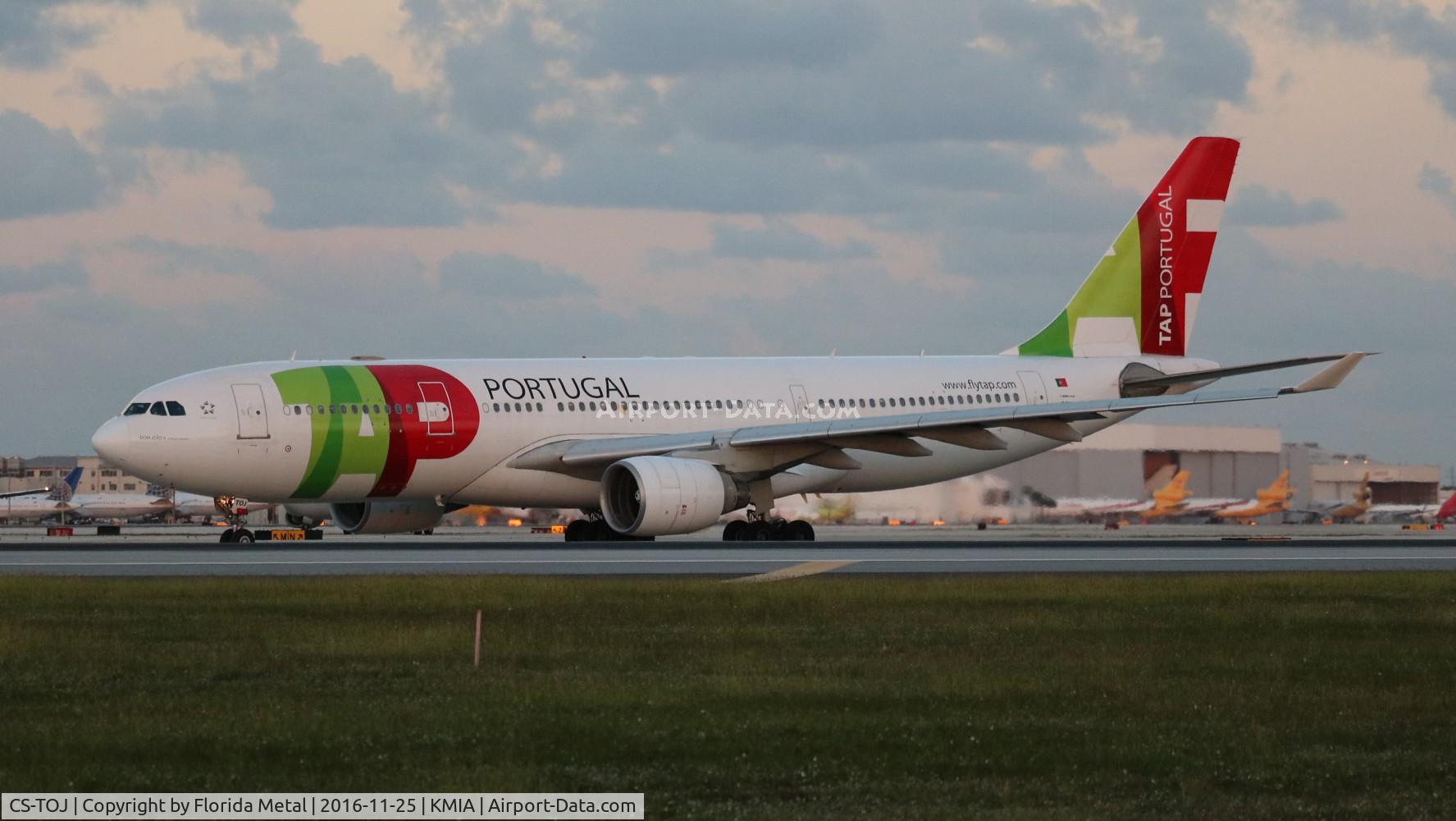 CS-TOJ, 1998 Airbus A330-223 C/N 223, MIA spotting